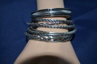 7 bracelets en métal plein tressé torsadé et ciselé.